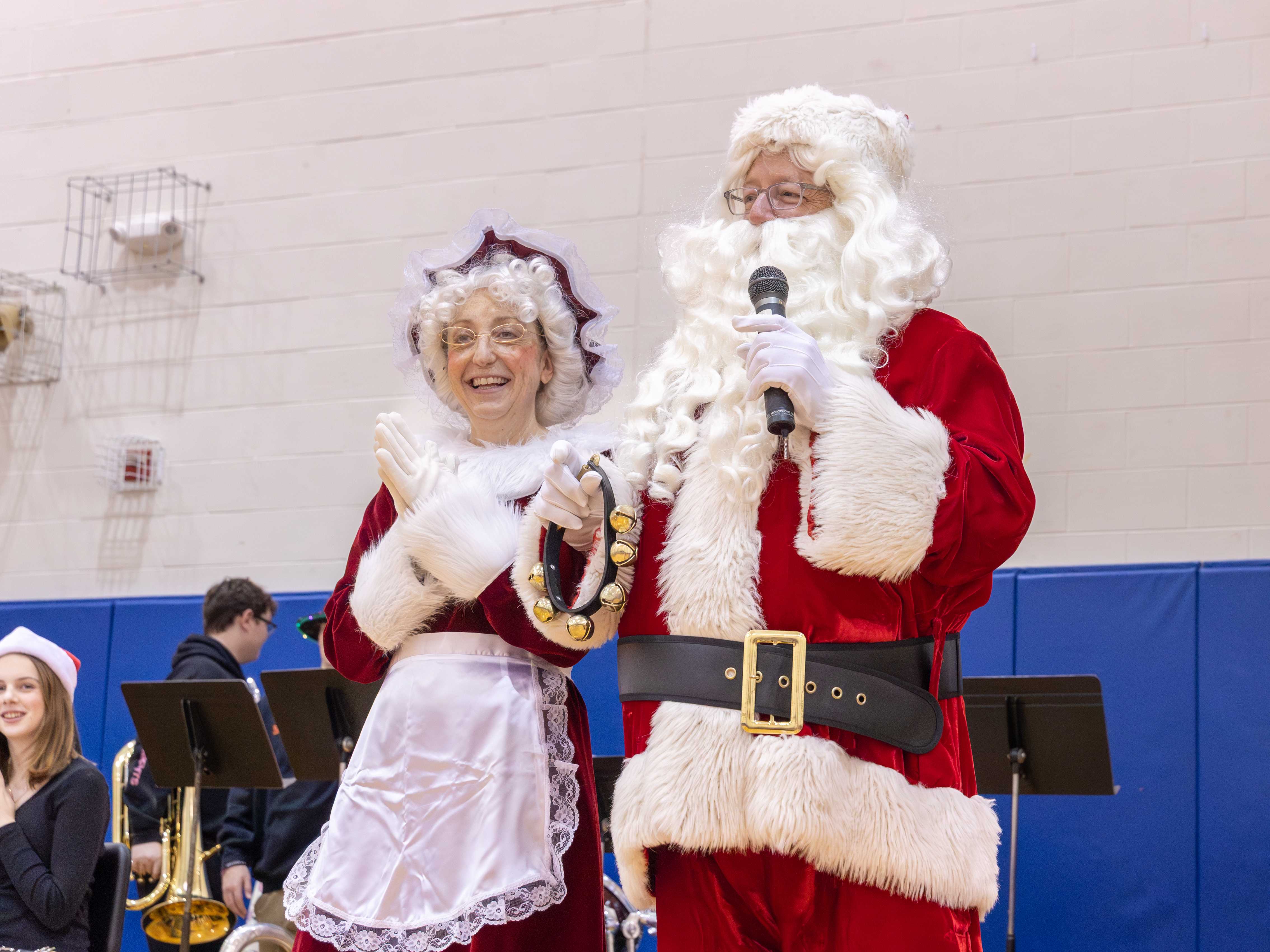 Santa and Mrs. Clause visits Ryder